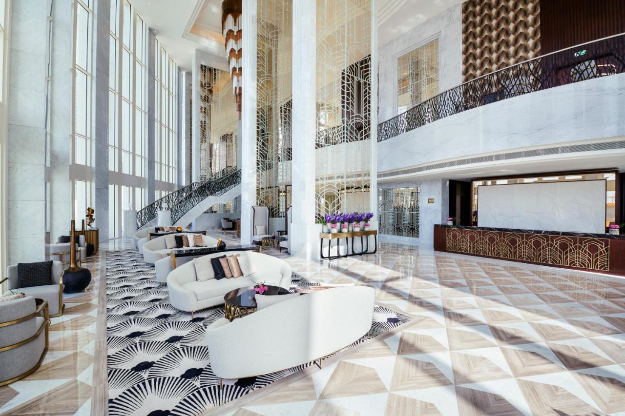 Wyndham Grand Doha West Bay Beach Eksteriør bilde The lobby of the hotel