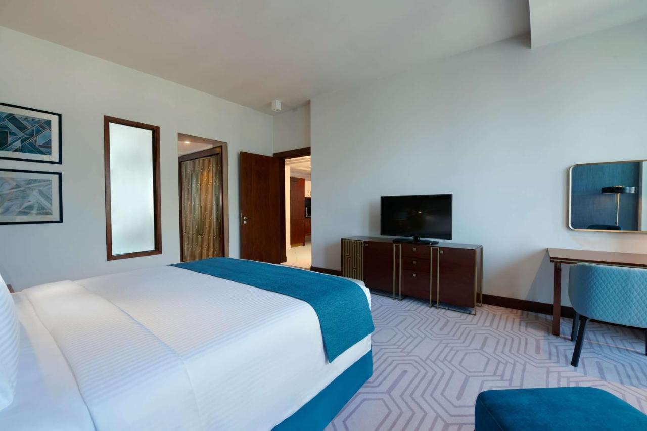 Wyndham Grand Doha West Bay Beach Eksteriør bilde A bedroom at the hotel