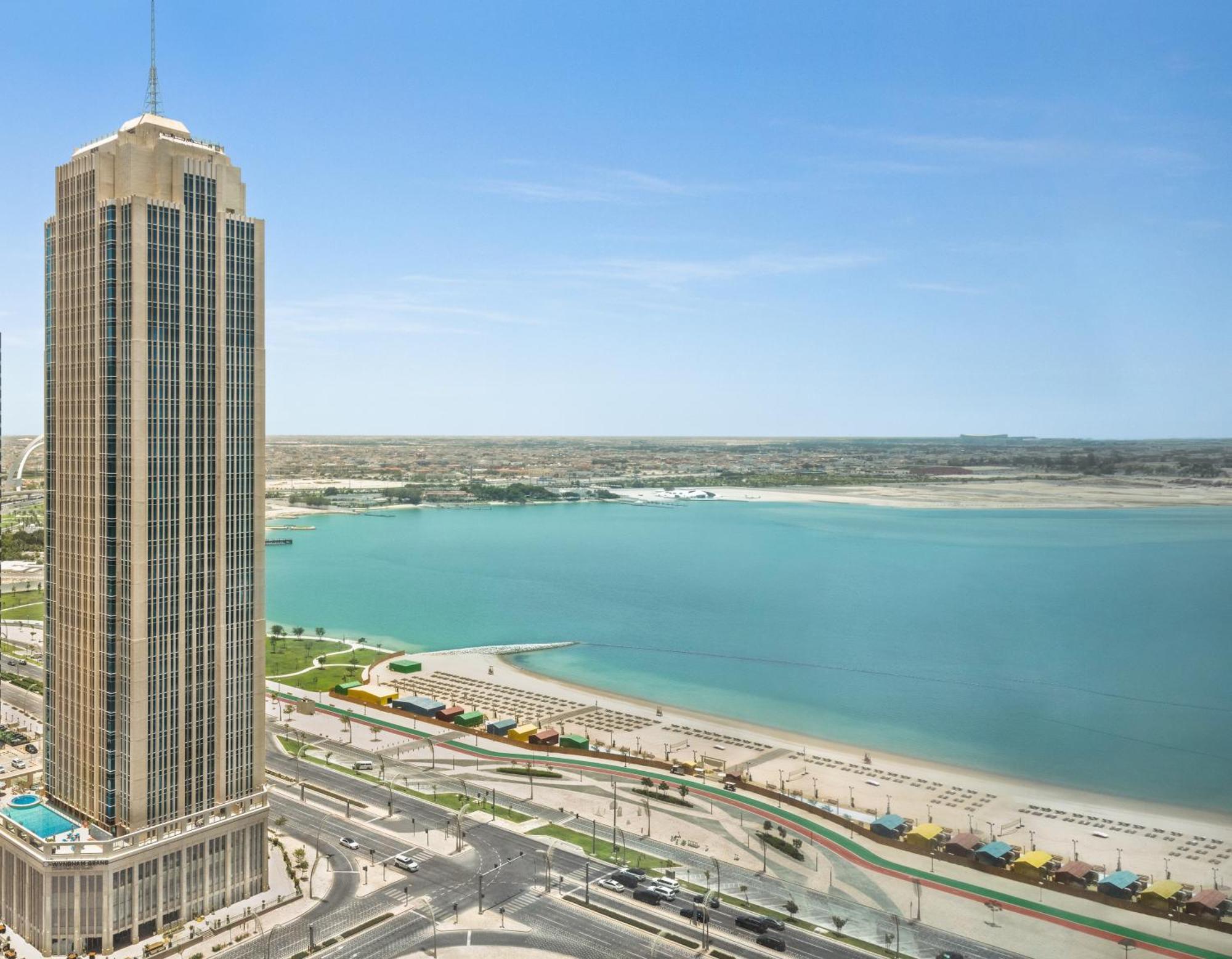Wyndham Grand Doha West Bay Beach Eksteriør bilde The Gulf Palace Hotel