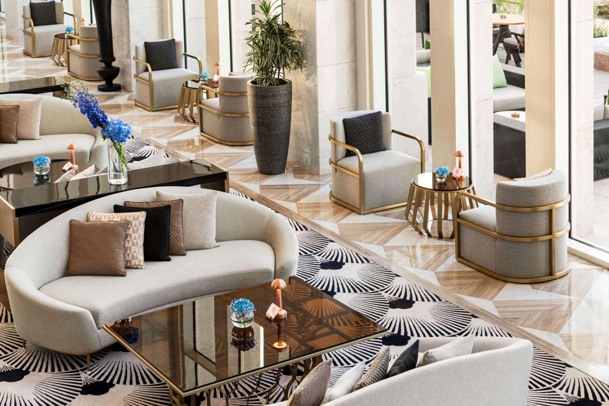 Wyndham Grand Doha West Bay Beach Eksteriør bilde The lobby of the hotel
